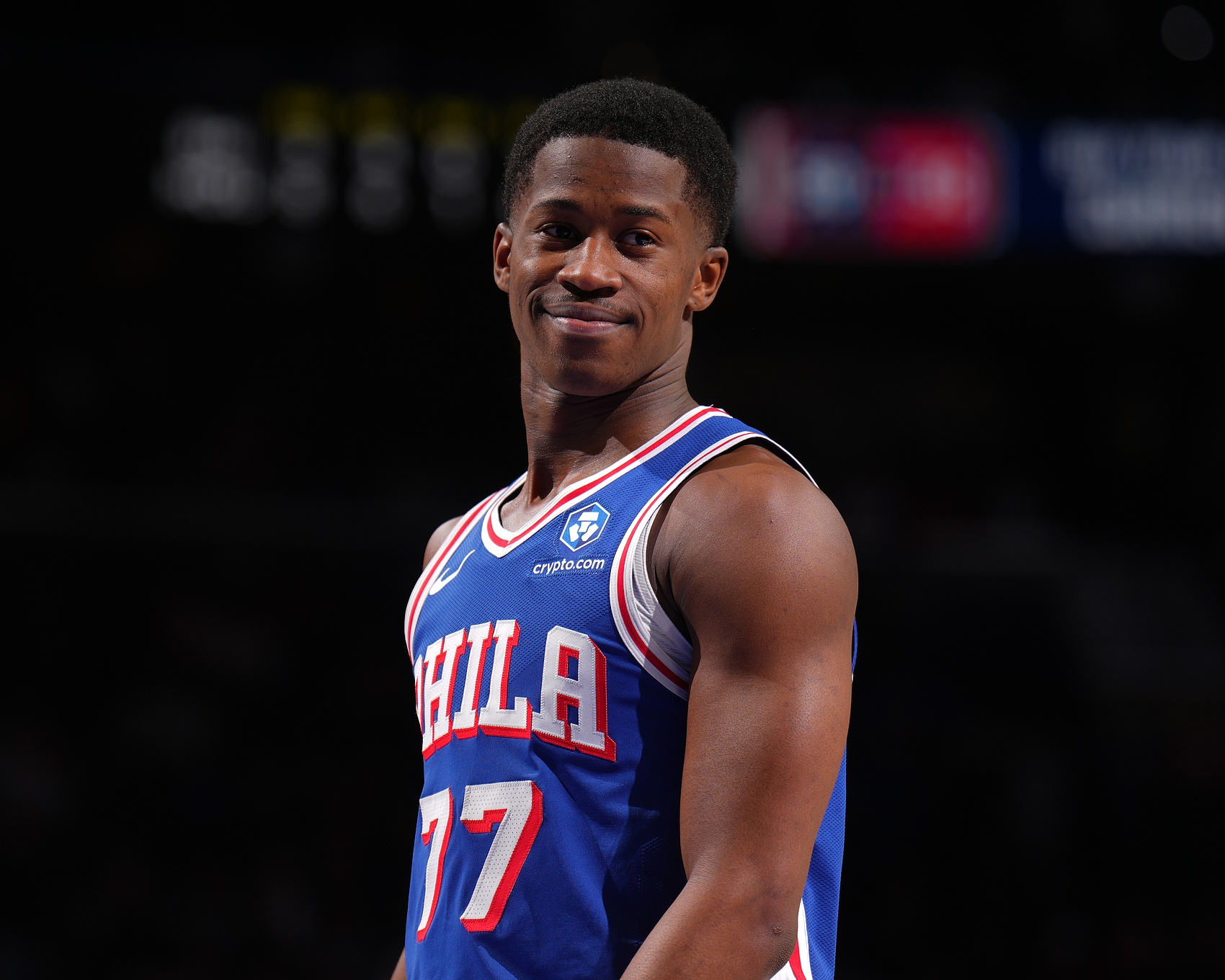 华体会体育-白热化!恩比德助攻埃奇库姆三分命中 76人追到2分